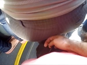 Ein Mann abgelenkt von einer Frau zu Lesen, und hatte sex potno kostenlos Haar