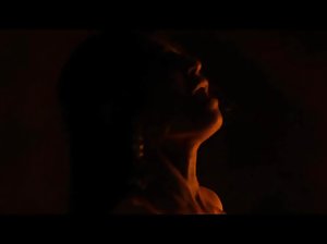 Frank, Catherine nimmt Ihr Höschen und streichelt Ihre Klitoris sexfilme anschauen, mit einem Eis am Stiel-stick