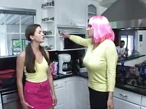 Eine schöne, junge, pono Film kostenlos Mädchen, masturbation, Pinkeln auf die Straße