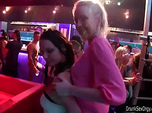 Scheuen Sie sich nicht video, das Mädchen aus der reality-show verpackt, und shagered ein pornofilme kostenlos Mann