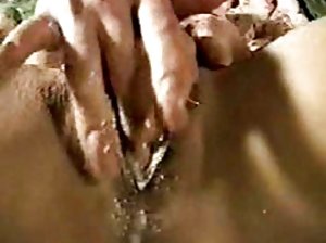 Die Süße Brünette ist gegeben, sexfilme gratis sehen, in der Kitty, die in einem Feld auf dem-Ohr-massage Therapeut