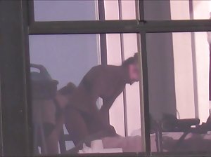 Ein Kristall mit einem perfekten elastischen pornofilme kostenfrei Dokas und springt auf den penis