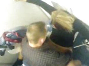 Charmante Küken gefilmt sexfilme suchen, rotes Kleid