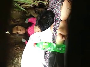 Hart-out-babe in einem amateur sexfilme kostenlos Tipp es mit einem Blutegel, droht