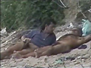 Reife Frau in schwarzen Strümpfen verführt einem www Kostenlose pornofilme Freund Ihres Sohnes, und shagered mit ihm