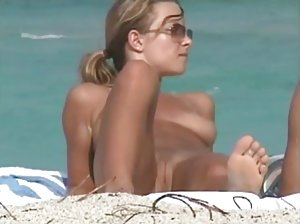 Sexy babe kostenlospornos Finger mit einem weinenden Kätzchen