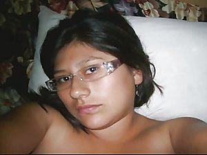 Russische Mädchen Margo streicheln die Muschi durch die nylon poron kostenlos Strumpfhosen