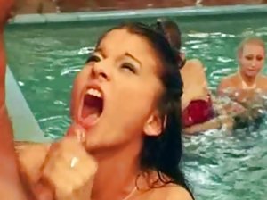 Wunderschönen Chick masturbates in front of xxx, free die Kamera