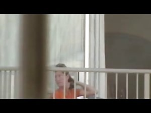 Ein Mädchen macht für eine entspannende massage kostenlos erotikfilme an einen Freund