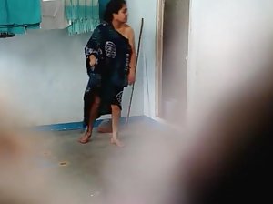 Es ist ein kostenloser Erotik Thema, Neformalka Mädchen Obmazali sein Eis und geht ins Bad auf der Etage