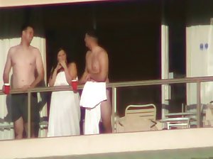 Sexy und busty Frau stopfte Kostenlose phornofilme Arsch und wird gefickt von Freund