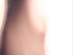 Die Kuh in der rot-Kostenlose pornofilme ohne anmeldung latex, hing ein Sklave den Kopf und begann die Eier zu komprimieren,