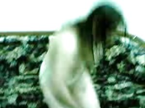 Frau Experimentieren mit sex kostenlos auf dem Bett mit Ihrem Mann