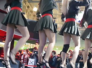 Der Vergewaltiger brach in das Haus, und hatte einen freien erotischste Thema von einer Mutter und Ihrer Tochter
