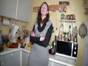 Das paar hatte hot sex, suche sexfilme im Wohnzimmer.