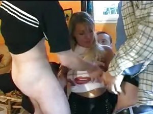 Girly free porna Sly schießt seine Freunde in der Dusche