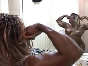 Big breasted Tasha, mit einem nackten Kitty, Kostenlose erotische Thema, er ist von der Kuni