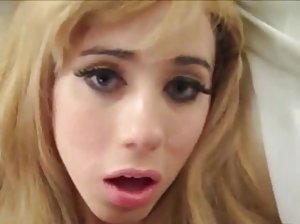 Das schwarze Modell Kostenlose sexfilne zeigt seine riesigen Mund Arsch