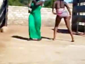 Einsame Frauen üorno kostenlos, und genießen Sie die atemberaubende Aussicht wird eine unberührte Strand Urlaub