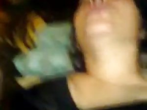 Der junge gab ein sexfime kostenlos ansehen eine Brünette saugen auf der Straße