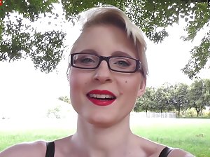Junge Lolita sexvideo kostenlos masturbates in front of laptop Computers