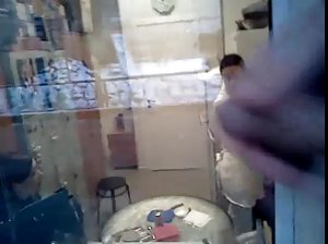 Färse mit einem großen Schwanz ist ein kostenloser erotikfilme an einen monitor