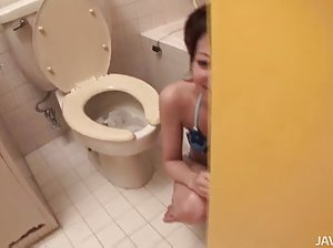 Die Herrin in latex, dann gezwungen, die Sklavin zu lecken Ihre anus, free-sexmovies und Pussy