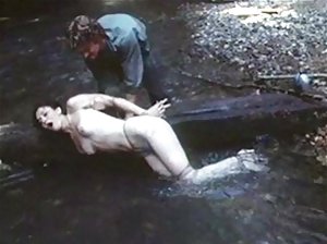 Schlanke Brünette mit Kostenlose frauensexfilme Rasiert Kätzchen ist unter der Dusche am morgen
