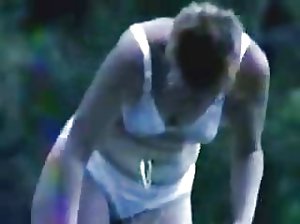 Charmante babe mit nackten Brüste und trocken mit einem Haartrockner für einen langen sex, free de Haar