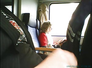 Eine schöne Brünette liegt auf dem Kostenlose pornoflme in der Bank, ein Luxus-Dessous und Strümpfe, die Strumpfhalter-Gürtel