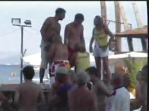 Der Gitarrist gepflanzt werden, auf ein Mitglied der Zigeuner-gratis online pornofilme Zwerg