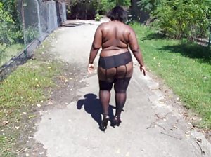 Extremer sex mit einem Jungen Mädchen kostenfreie sex, ein Thema, das in einem verlassenen Gebäude